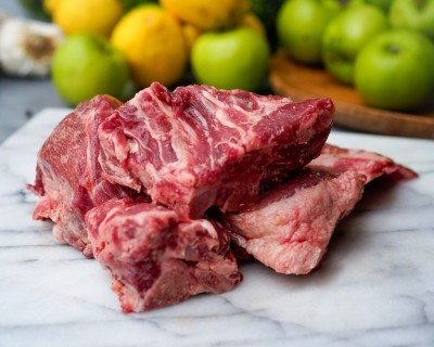 Свинина на кости охлаждённая 1 кг - купить в Борокском Кордоне